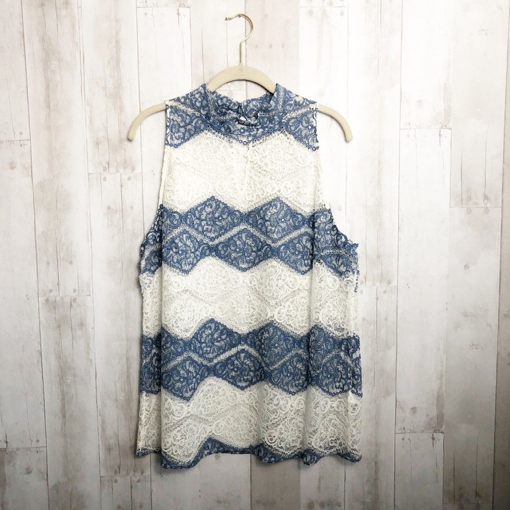 ❌SOLD❌ [Laundry] Shelli Segal Lace Mock Neck Top - Picture 3 of 8